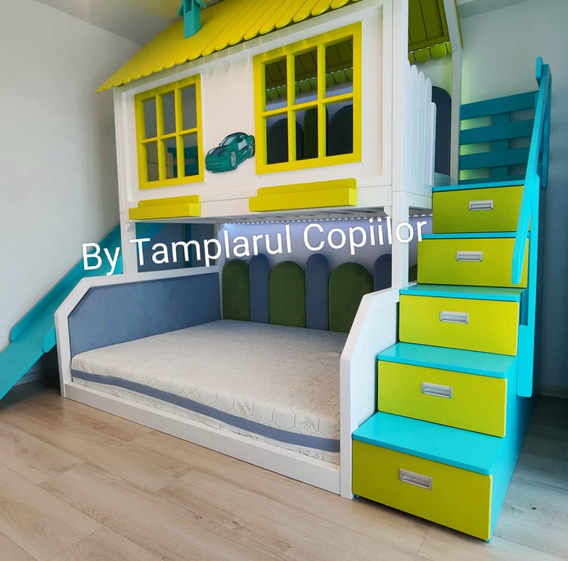 Căsuță pat cu scări colorate